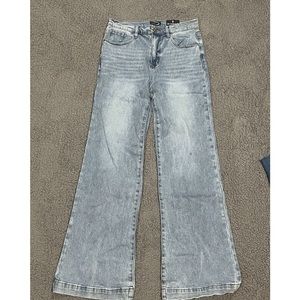 Hemmed Trim Wide Leg Jeans